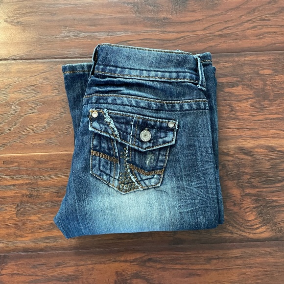 Almost Famous JEANS - Picture 3 of 3